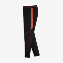 NoneMen<br>Футбольные брюки для мальчиков школьного возраста Nike Strike Flex из легкой сверхэластичной ткани с водоотталкивающим покрытием защищают от влаги и дарят комфорт и свободу движений на поле.<br>