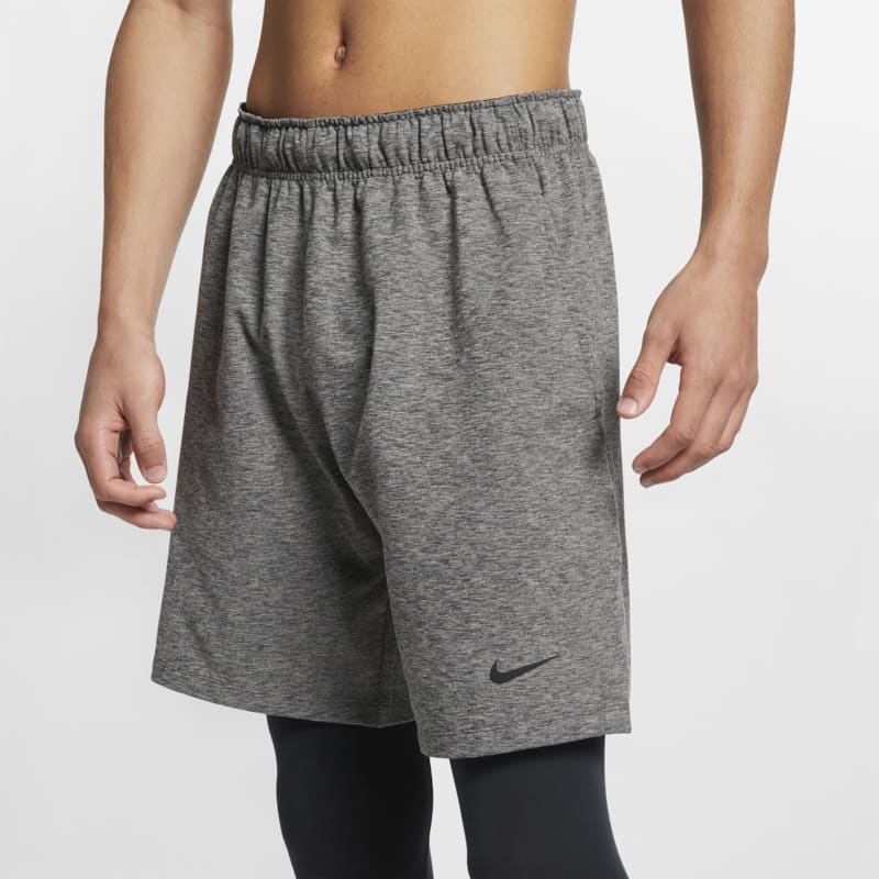 Nike Dri-FIT Yoga-Trainingsshorts für Herren - Schwarz