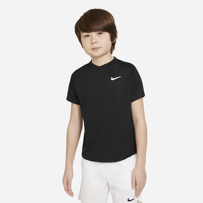 NikeCourt Dri-FIT Victory kortermet tennisoverdel til store barn (gutt) - Black