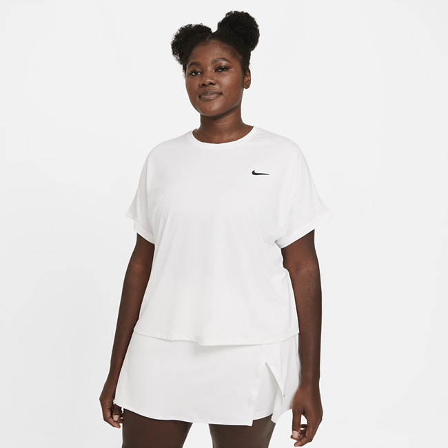 фото Женская теннисная футболка с коротким рукавом nikecourt dri-fit victory (большие размеры) - белый