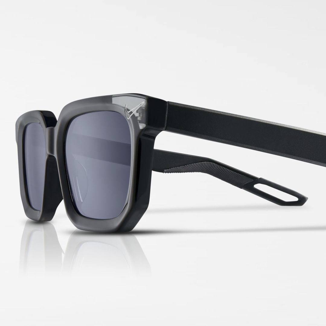Nike Nv02 Sunglasses In Black,white