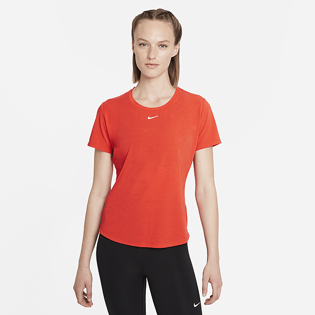 фото Женская футболка с коротким рукавом со стандартной посадкой nike dri-fit one luxe - красный
