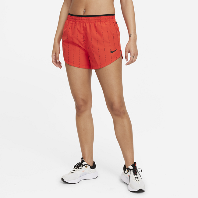 фото Женские беговые шорты nike dri-fit tempo luxe icon clash - красный