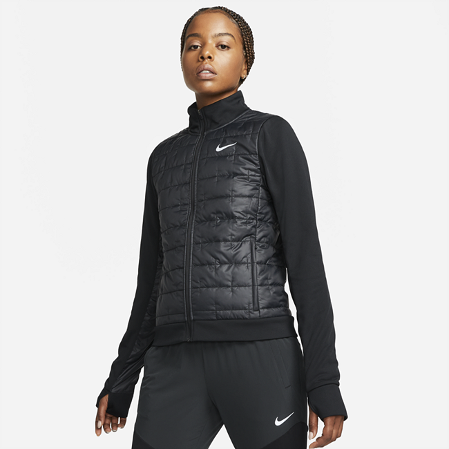 фото Женская беговая куртка с синтетическим наполнителем nike therma-fit - черный