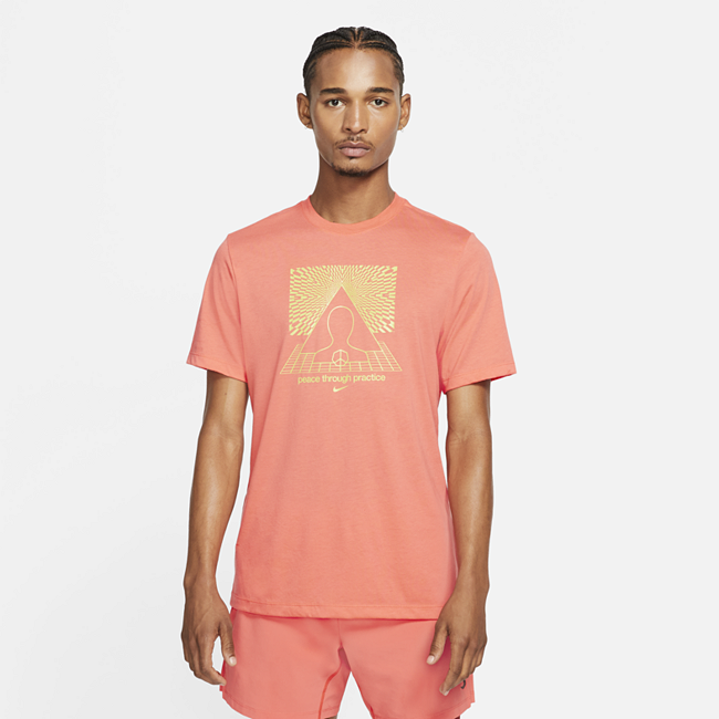 фото Мужская футболка с графикой nike yoga dri-fit - оранжевый