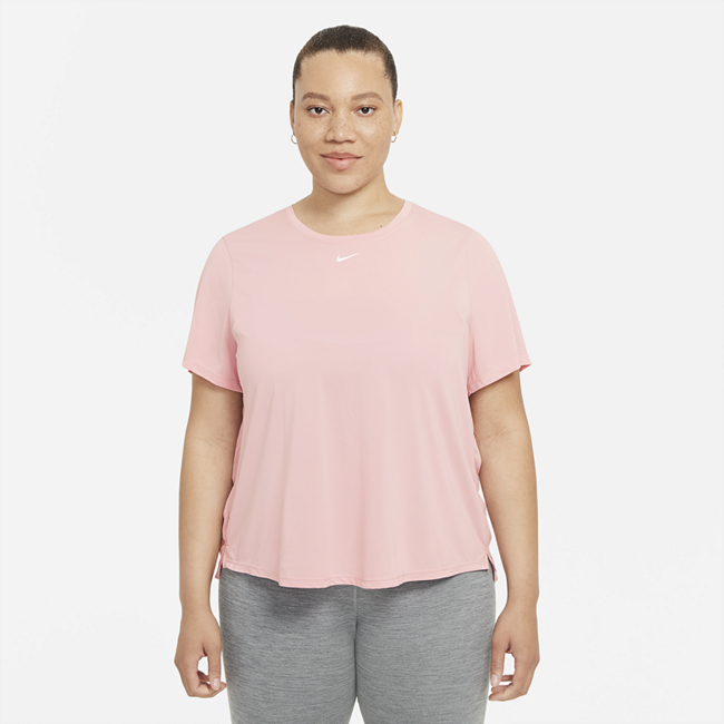 фото Женская футболка с коротким рукавом со стандартной посадкой nike dri-fit one (большие размеры) - розовый