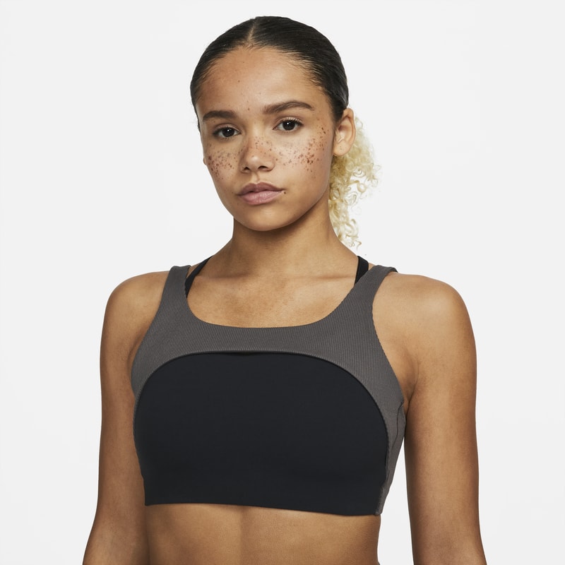 Sport-BH Nike Yoga Dri-FIT Indy med lätt stöd, tunt foder och ribbstickning för kvinnor - Svart