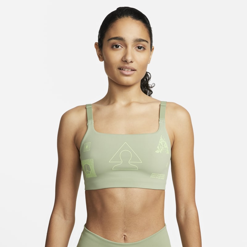 Ovadderad sport-BH Nike Yoga Dri-FIT Indy med lätt stöd och tryck för kvinnor - Grön