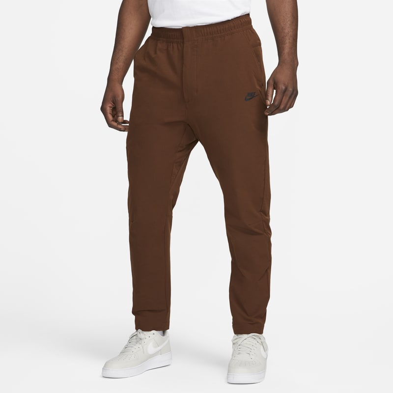 Męskie spodnie z tkaniny do dojazdów do pracy Nike Sportswear - Brązowy