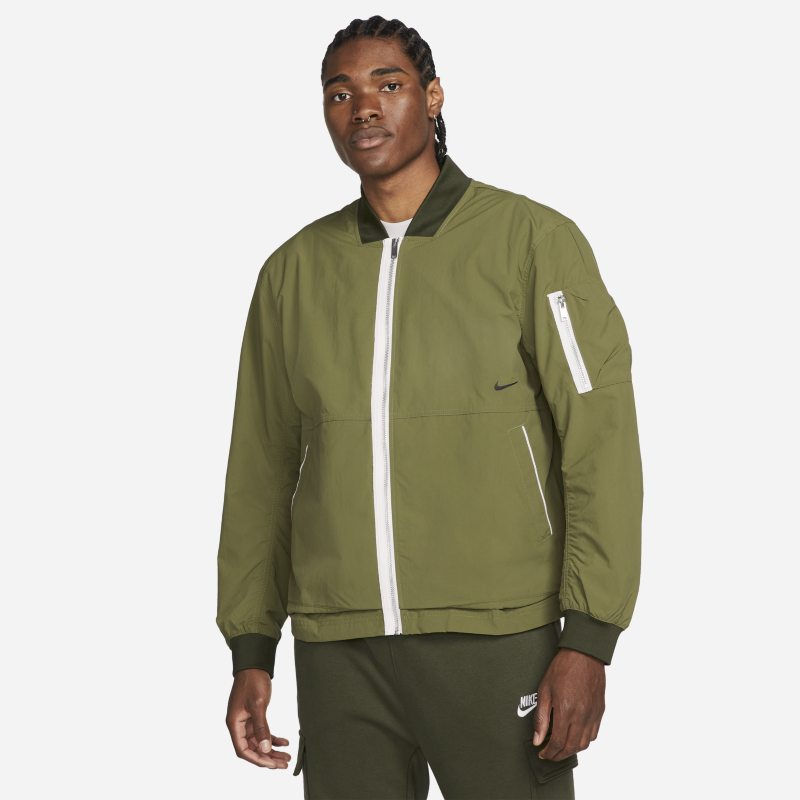 Ofodrad bomberjacka Nike Sportswear Style Essentials för män - Grön