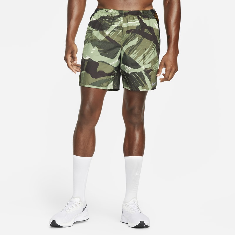 Löparshorts med innerbyxor Nike Challenger 18 cm Camo för män - Grön