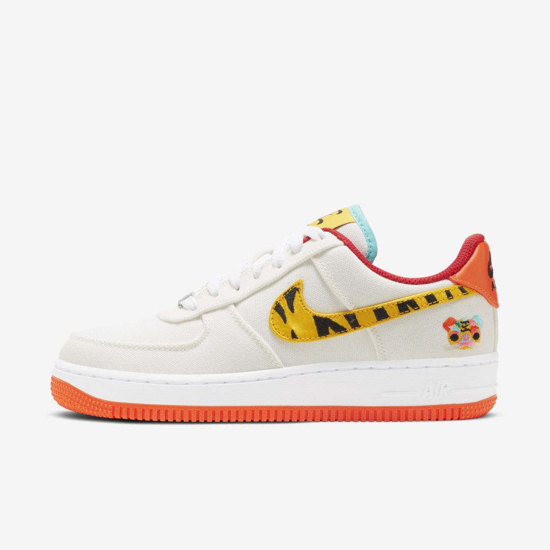 NIKE WOMEN'S AIR FORCE 1 '07 LX SHOES,13868357