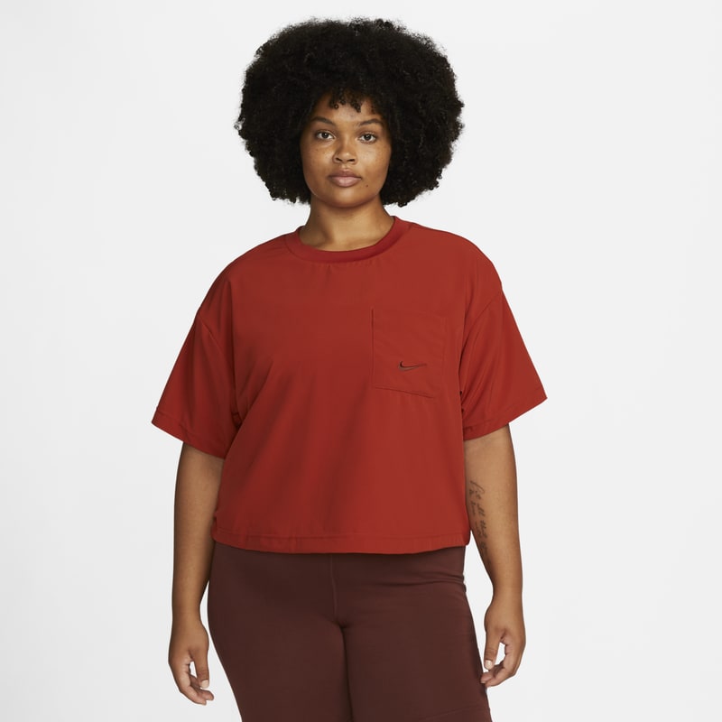 Damska koszulka o luźnym kroju z tkaniny Nike Sportswear Everyday Modern (duże rozmiary) - Czerwony