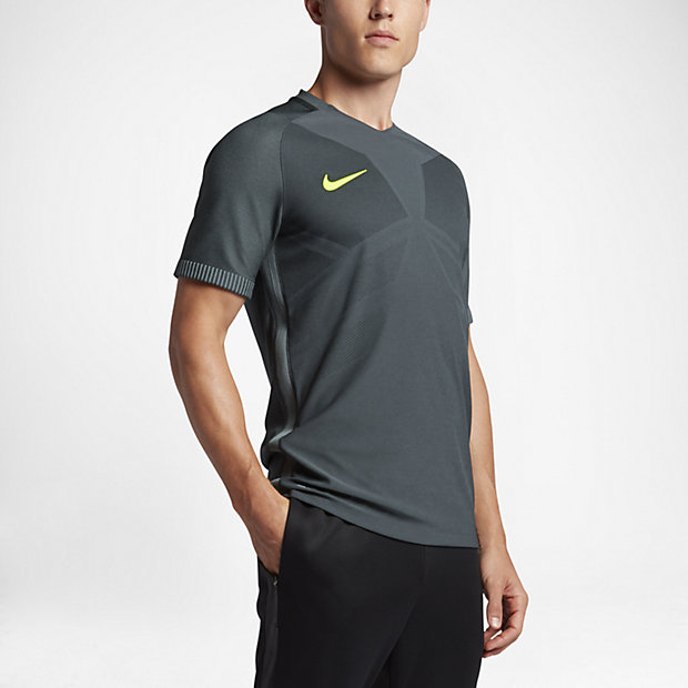 Nike Strike Aeroswift 男款短袖足球上衣