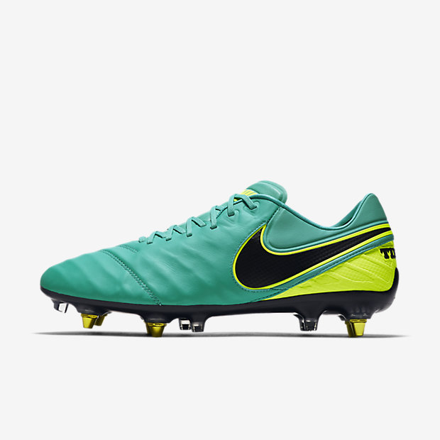 anti clog football boots