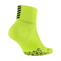 NoneMen<br>Благодаря продуманному расположению амортизирующих вставок носки для бега Nike Elite Cushion Quarter обеспечивают исключительную защиту от ударных нагрузок километр за километром.<br>