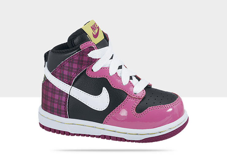 Girl Dunks