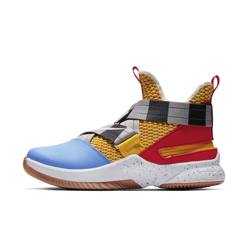 Chaussure de basketball LeBron Soldier 12 FlyEase pour Homme - Or