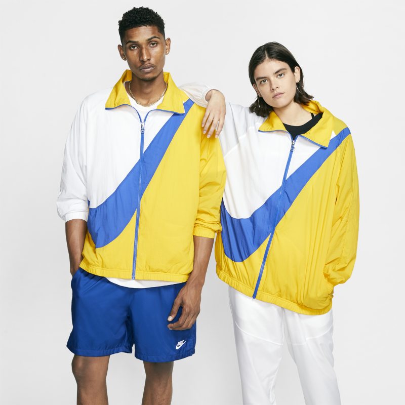 Nike Sportswear Chaqueta de tejido Woven con Swoosh - Amarillo