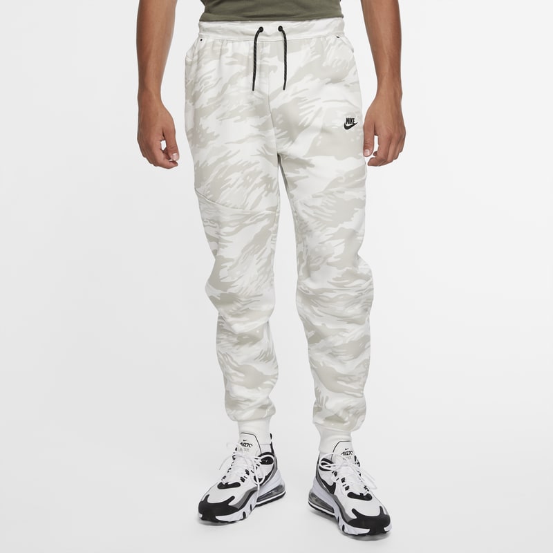 Nike Tech Fleece Joggingbroek met camouflageprint voor heren – Wit