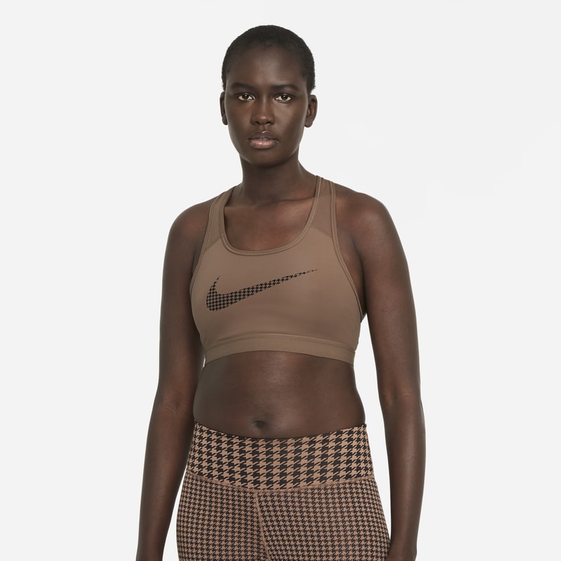 Nike Dri-FIT Swoosh Icon Clash Sujetador deportivo de sujeción media sin almohadilla con estampado - Mujer - Marrón