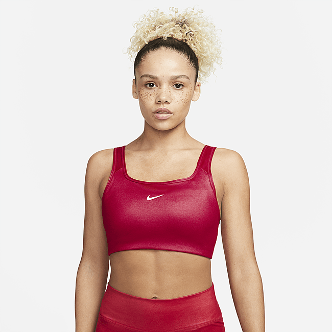 Image of Brassière de sport brillante à maintien normal avec coussinet une pièce Nike Dri-FIT Swoosh pour Femme - Rouge