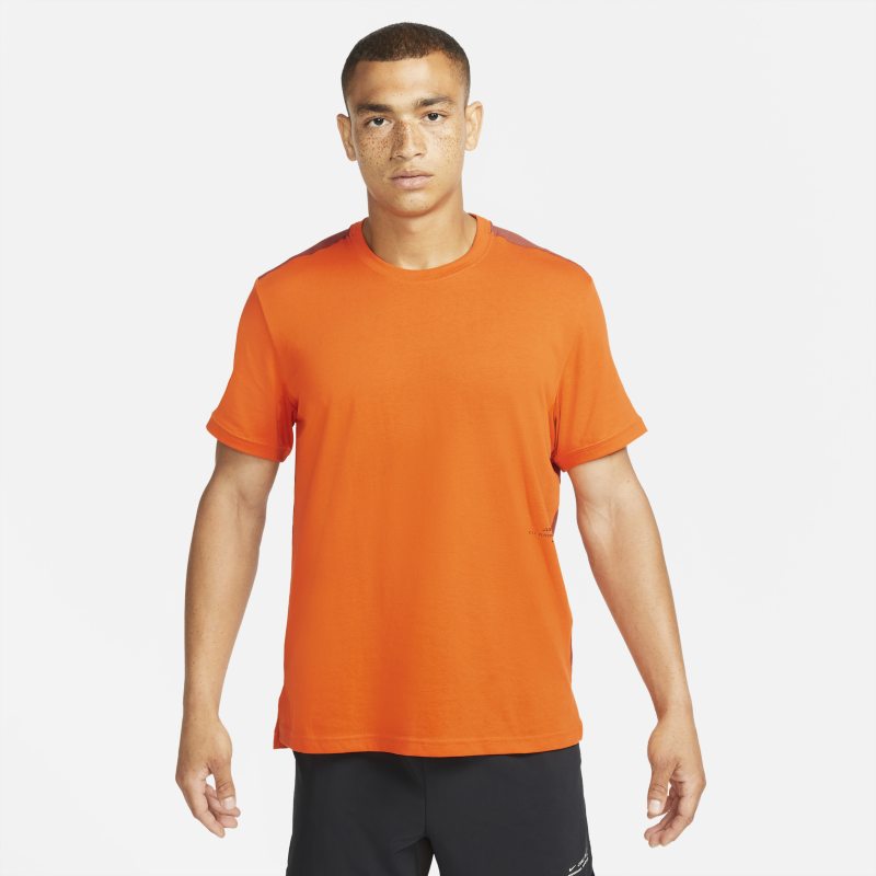 Nike Dri-FIT Camiseta de entrenamiento de manga corta - Hombre - Naranja