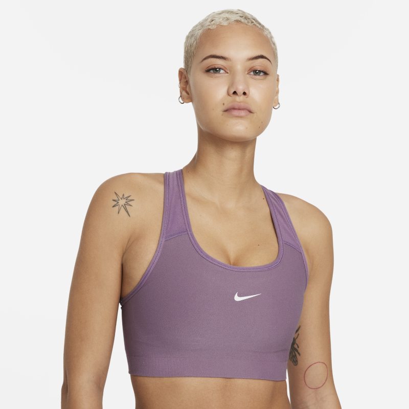 Nike Dri-FIT Swoosh Sujetador deportivo de sujeción media con almohadilla de una sola pieza y sin costuras - Mujer - Morado