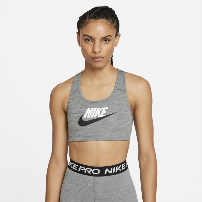 Nike Dri-FIT Swoosh Sujetador deportivo de sujeción media con almohadilla de una sola pieza y estampado - Mujer - Gris
