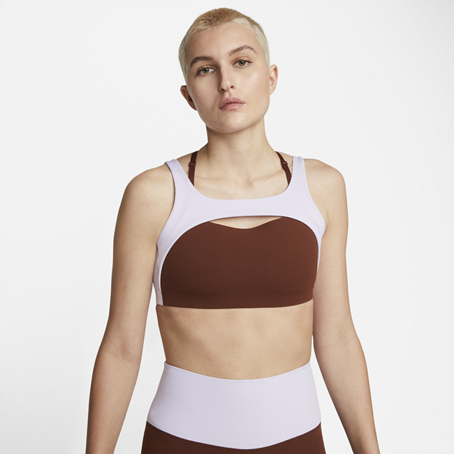 Image of Brassière de sport non rembourrée à maintien léger Nike Yoga Indy pour Femme - Marron