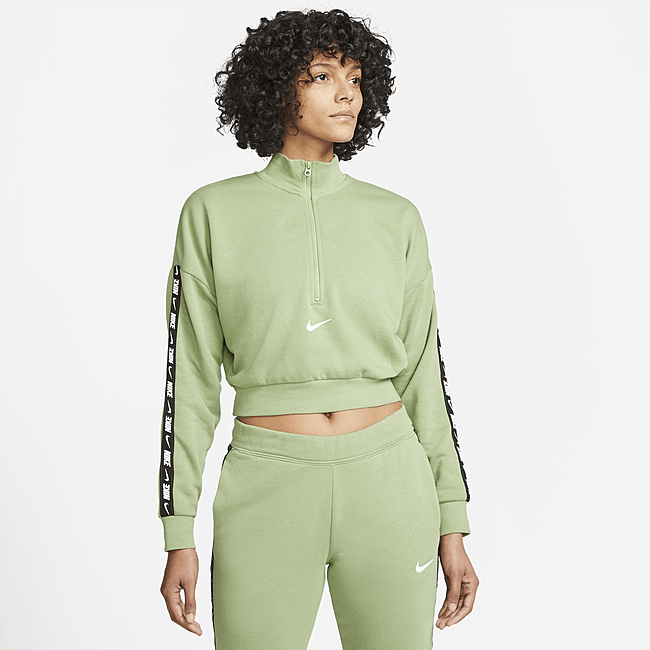 фото Женская укороченная флисовая футболка nike sportswear essential - зеленый