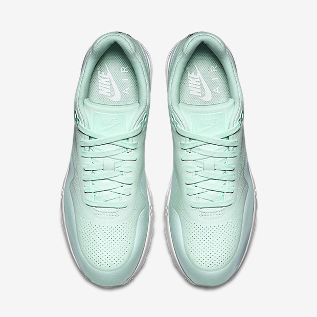 nike ultra moire womens